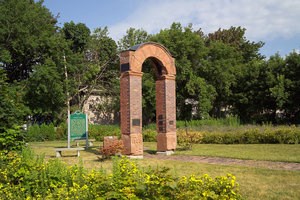 The Italian Hall Park with a sandstone arch from the former building.