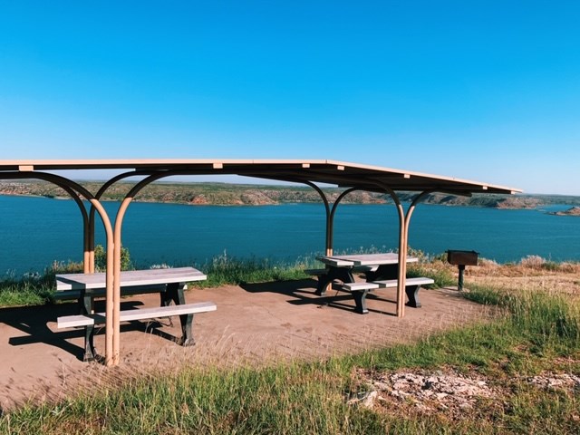 Two picnic tables at Fritch Fortress overlooking the lake.