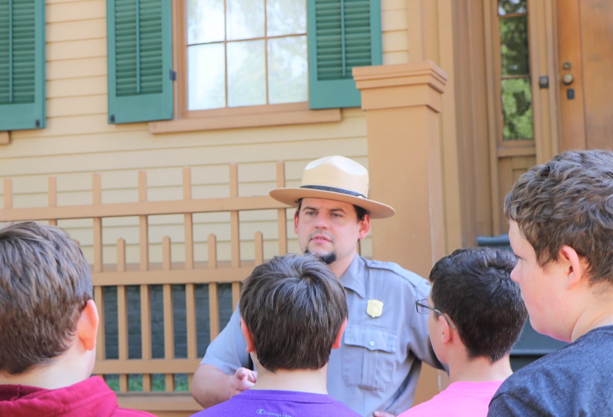 Ranger talking to a group of students in front of the Lincoln Home