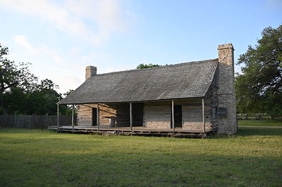 Dogtrot wood cabin