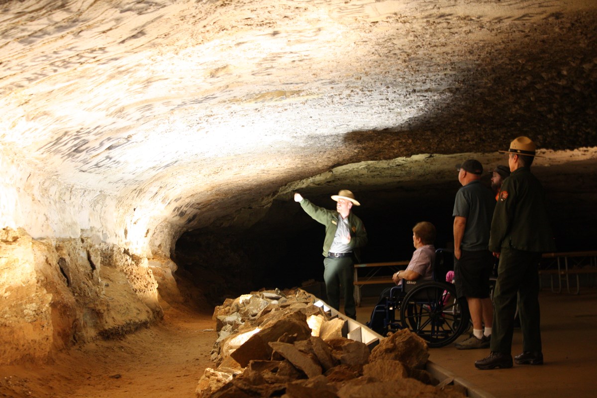 mammoth cave handicap tours