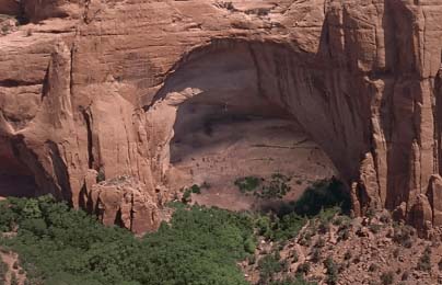 A half-mile walk bring you to view Betatakin/Talastima across the canyon.