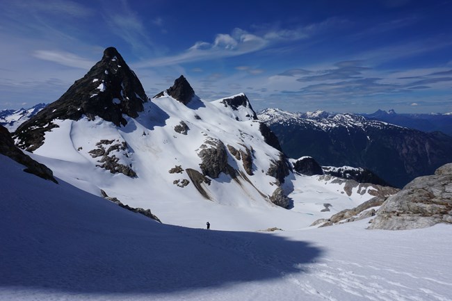 Paul Bunyan's Stump, Pinnacle Peak and Pyramid Peak tower over the Colonial Glacier from the Colonial/Neve Col