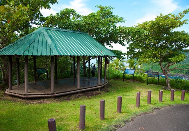 Posts, a hut, waysides and a trail.