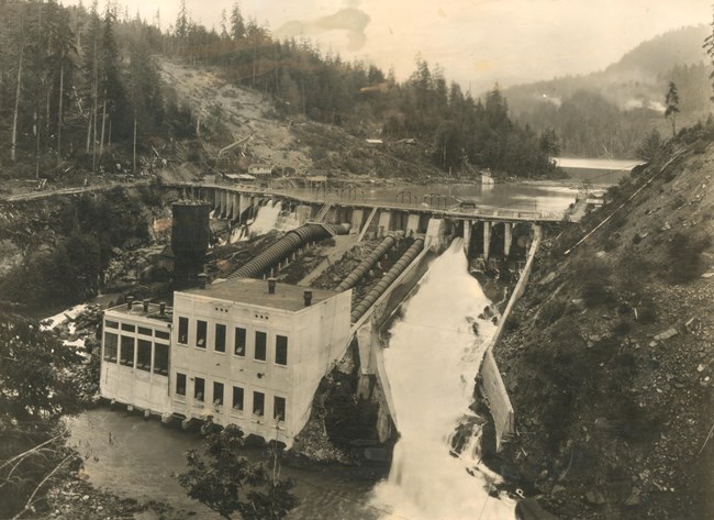 Historic Elwha Dam Power House in 1913.
