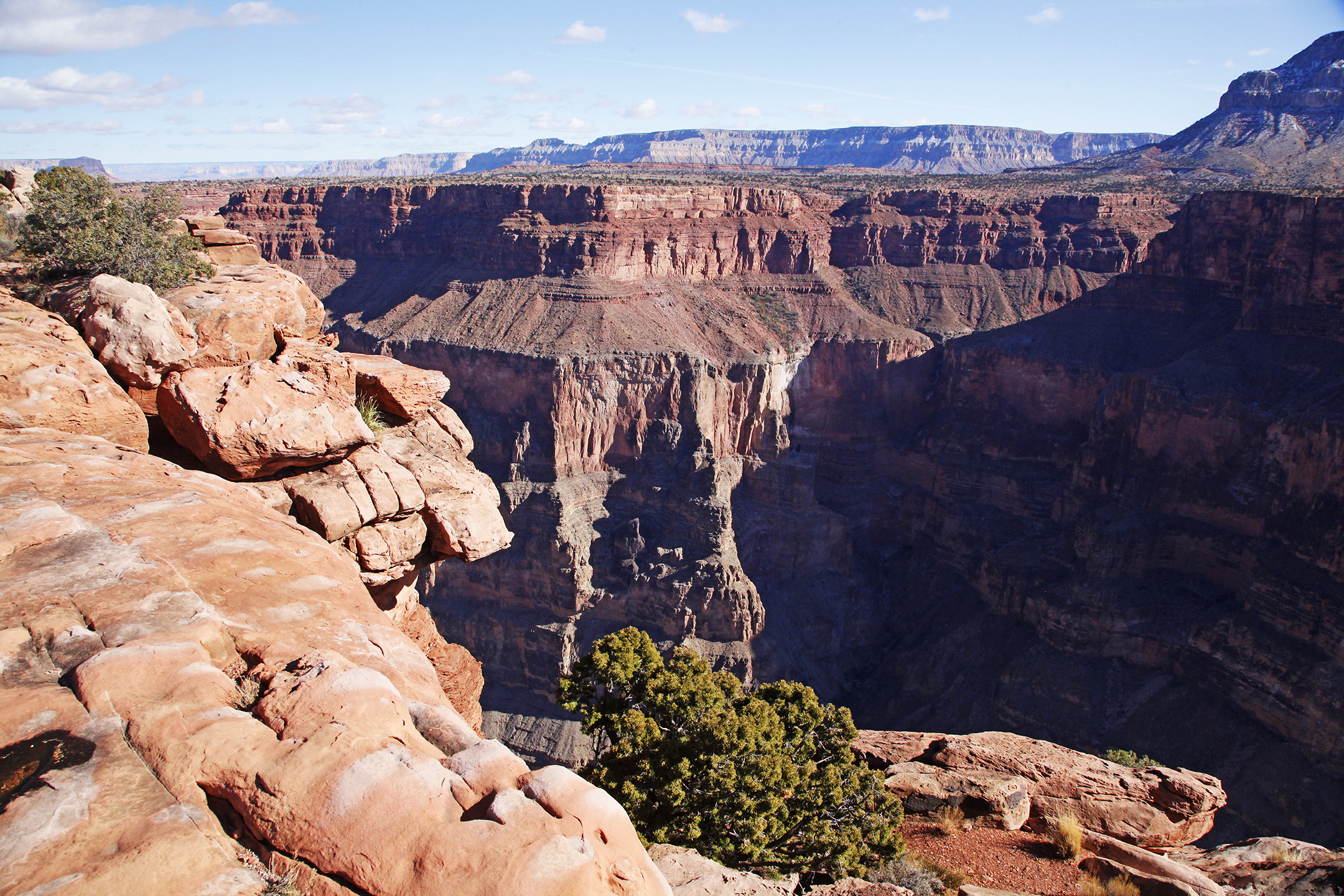 Toroweap overlook, volcanic neck in cliff wall