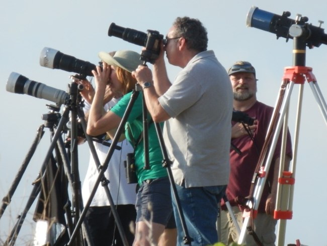 Photographers trying to capture Transit of Venus. (June 5, 2012)