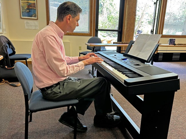 Playing Keyboard - 2025 AIR Pierre Jalbert