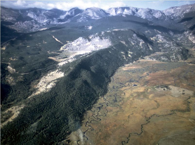 a photo of a lateral moraine