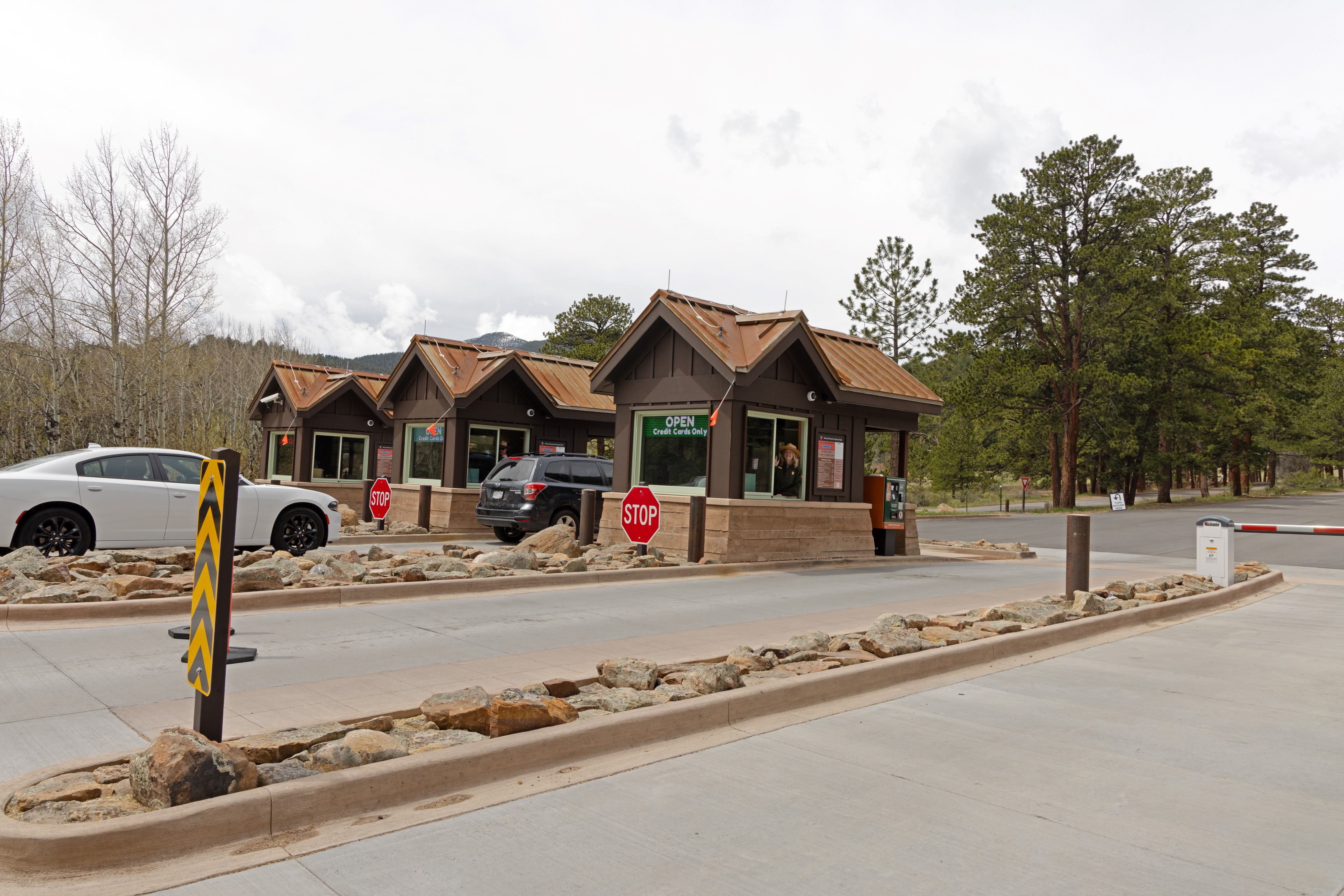 New Fall River Entrance with three kiosk booths