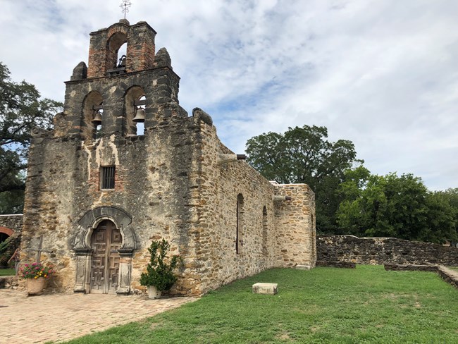 A three-story stall mission with a bell tower.