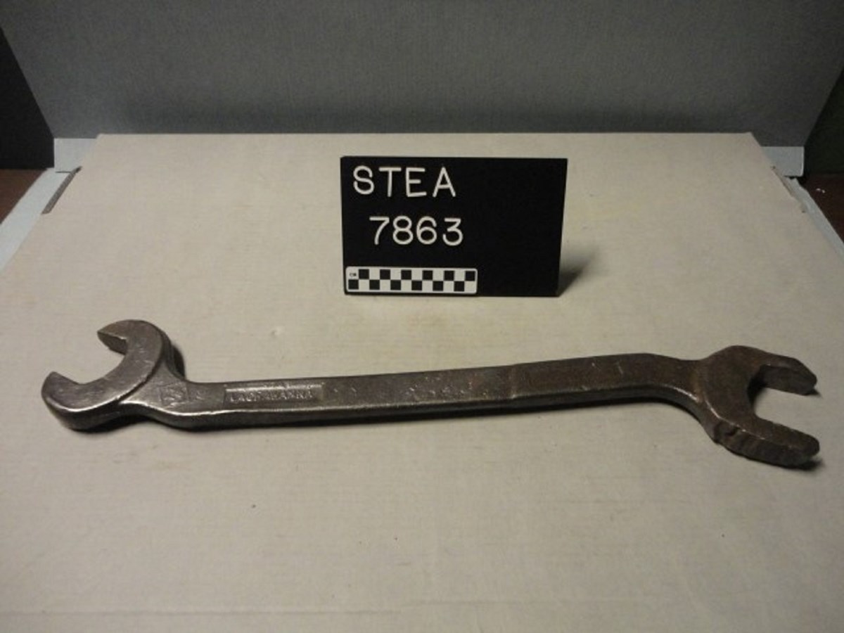 s shaped wrench, double end