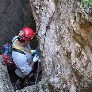 A caver prepares to rappel into the vertical entrance to Lechuguilla Cave, Carlsbad Caverns National Park.