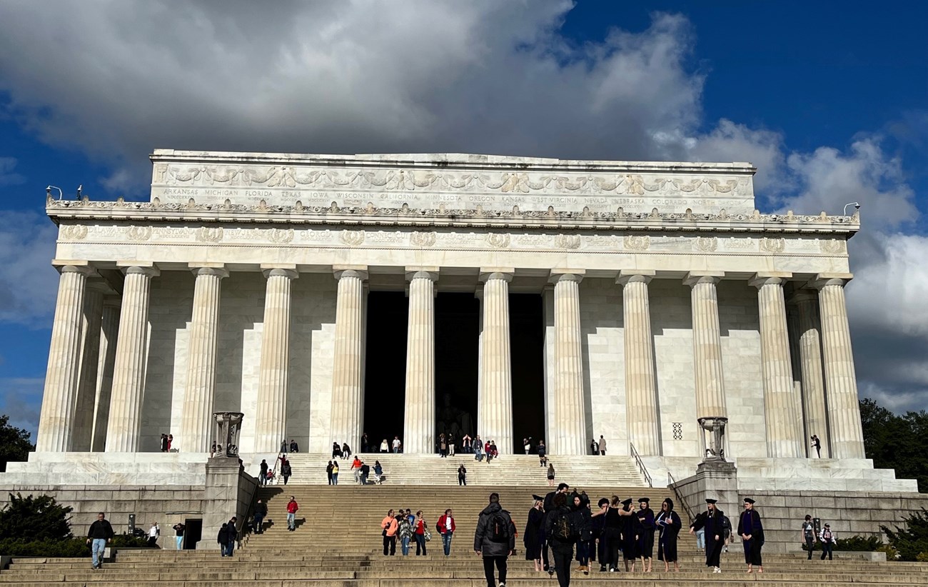 Front view of the columns and steps of the Lincoln Memorial