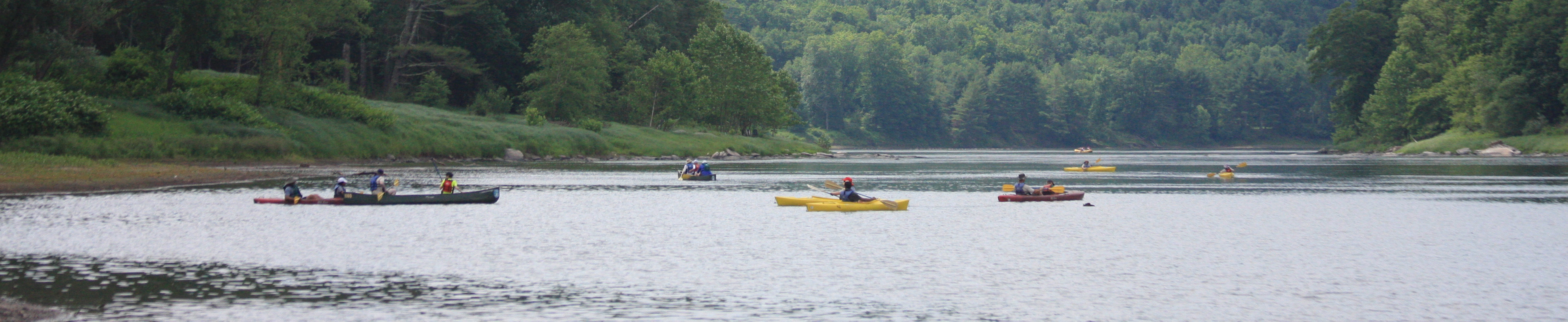 kayakistas en el rio