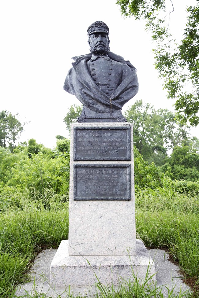 Bust monument of Selfridge