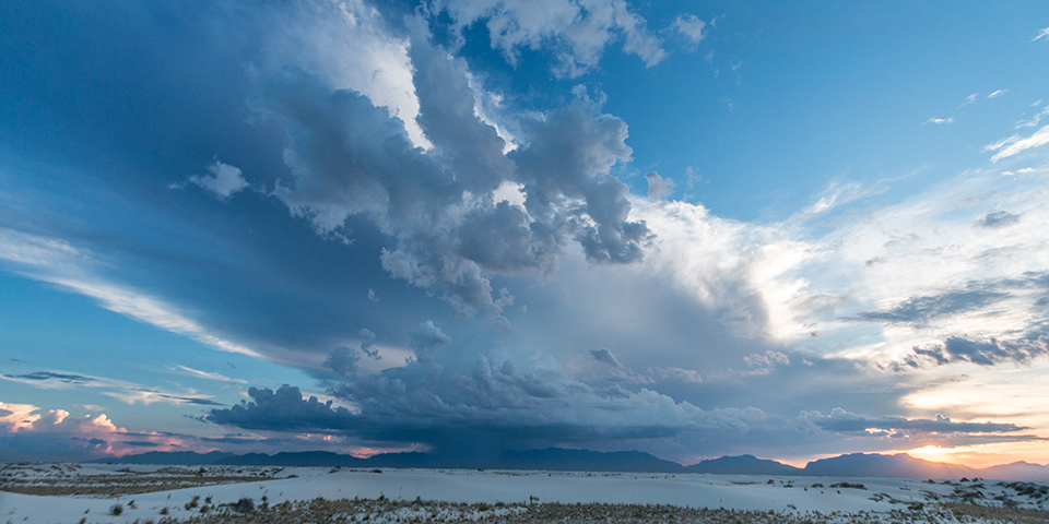 황홀한 석양이 만드는  장엄한 하늘