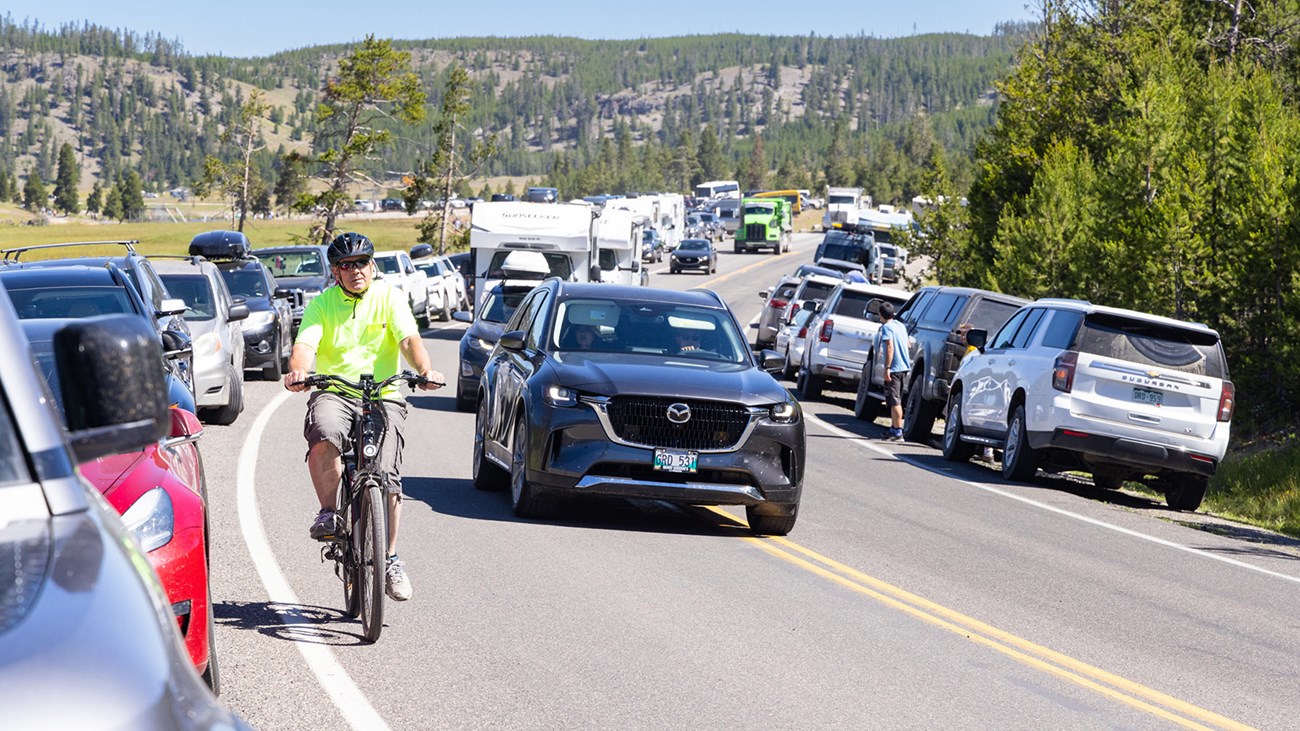 Parking congestion along Fairy Falls parking area