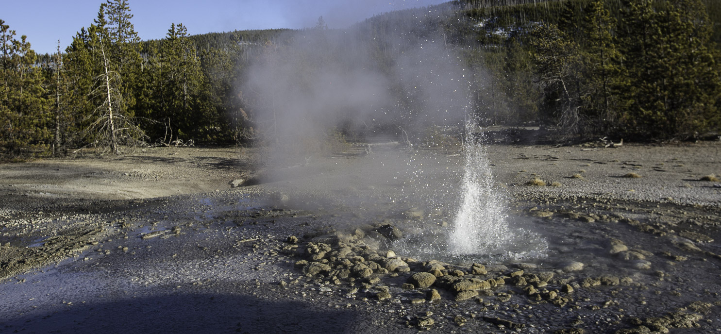 A photo of Vixen Geyser (minor eruption).
