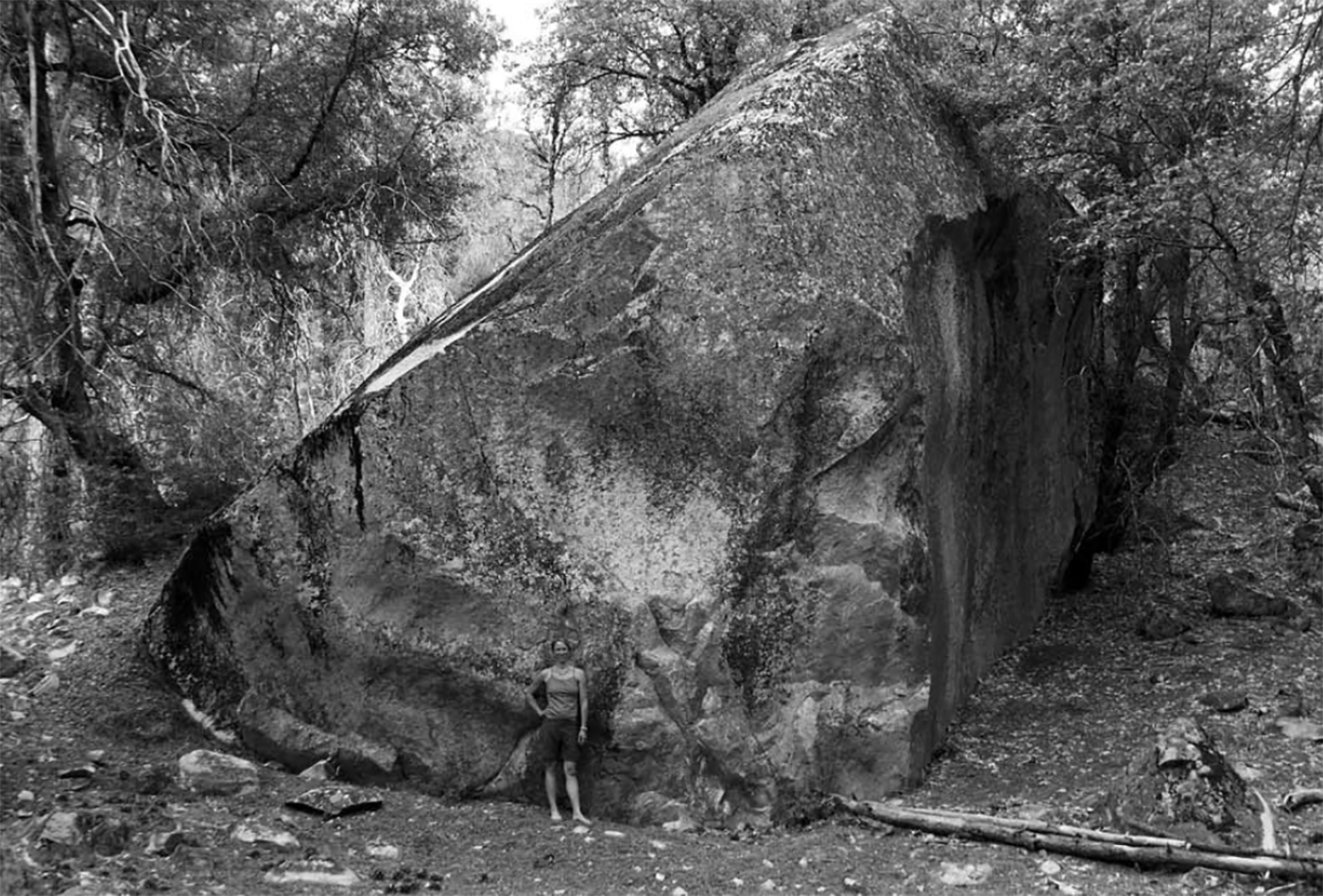 Largest boulder in El Capitan rockfall weighs some 5,700 tons.
