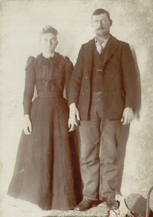 Arthur “Cap” Reynolds (seen here with his wife Sadie in 1900) is the person most closely associated with the cabin and with Sam Creek.